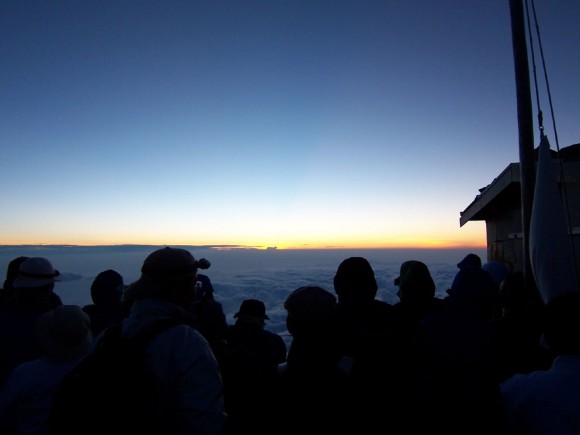 photo credit: Sunrise @ MT.Fuji ご来光@富士山頂 via photopin (license)